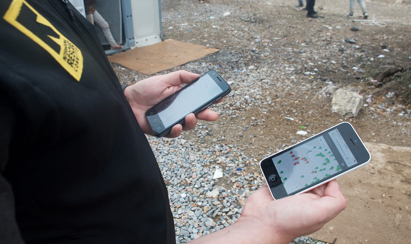 An IRC field worker accesses Refugee.Info from a smartphone.